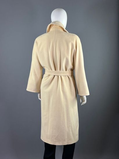 GUCCI - Coat. 80's

Beige coat in wool blend...