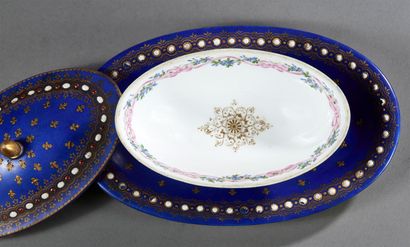 Covered sugar bowl and frame in polychrome...