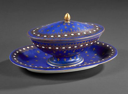 Covered sugar bowl and frame in polychrome...