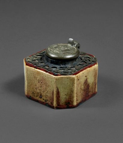 Pierre Adrien DALPAYRAT (1844 - 1910)
Octagonal...