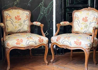 Pair of cabriolet armchairs in molded and...