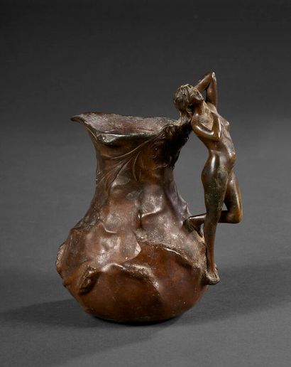 Jean GARNIER (1853 - 1910)
Bronze pitcher...