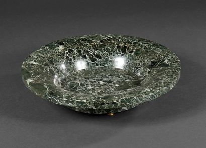 Circular bowl in green marble. Resting on...