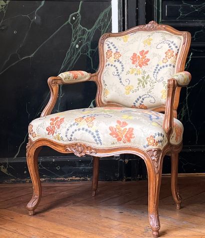 Pair of cabriolet armchairs in molded and...