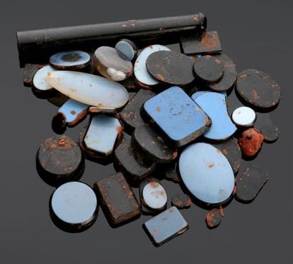 Lots of agate and nicolo cabochons in various...