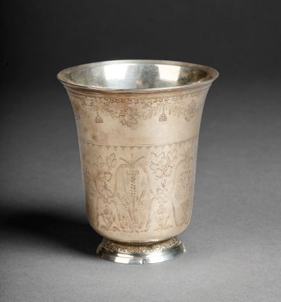 Timbale tulipe sur piedouche en argent 950...