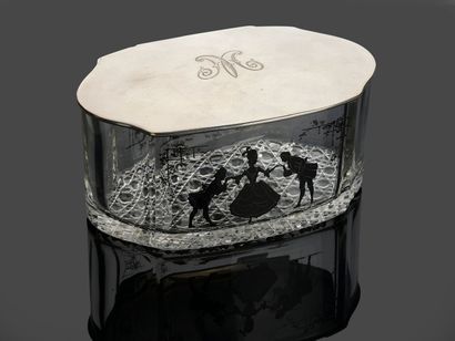 Boîte en cristal à décor laqué noir d'une...