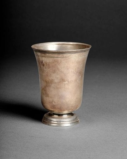 Timbale tulipe en argent uni 950 millièmes,...