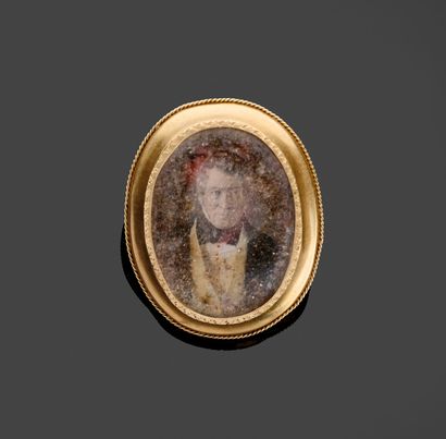 Oval brooch in 18k (750 thousandths) yellow...