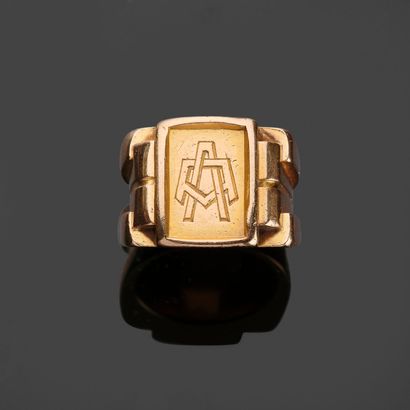 18k (750 thousandths) yellow gold men's Chevalière...