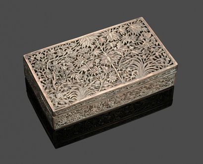 Boite rectangulaire en argent à décor ajouré...