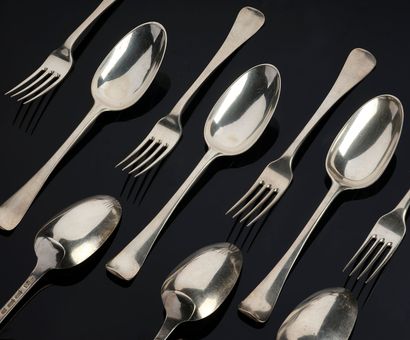 Six grands couverts de table (six cuillers...