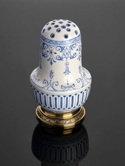 Riesler et Carré - Saupoudir salière in blue-glazed...