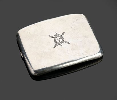 Boite à cigarettes bombées en argent (800...