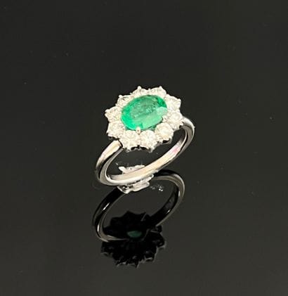 18k (750 thousandths) white gold ring set...