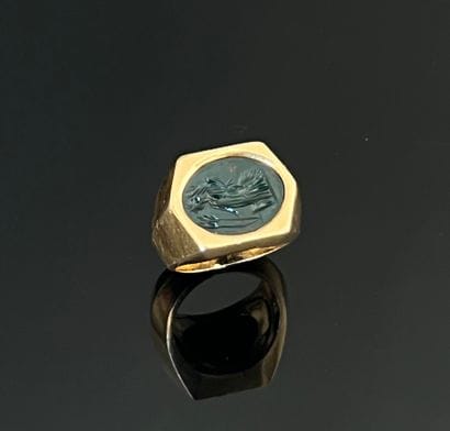 18 k (750 thousandths) yellow gold signet...