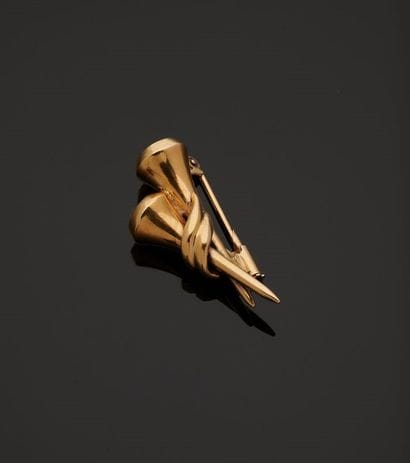 Vermeil brooch in the form of two golf tees...
