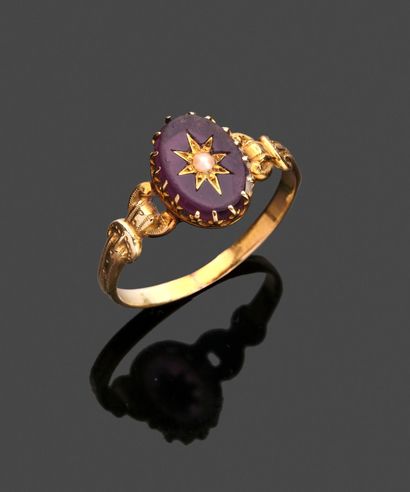 18k (750 thousandths) yellow gold ring set...