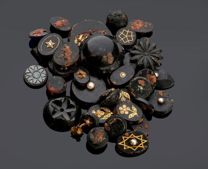 Lots of obsidian and black stones, some inlaid...