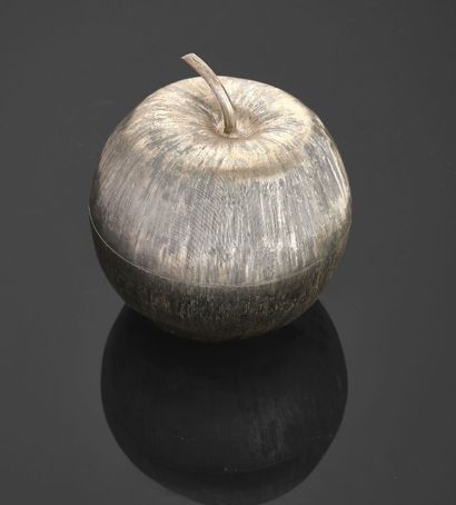 Boite couverte pomme en argent 925 millièmes,...