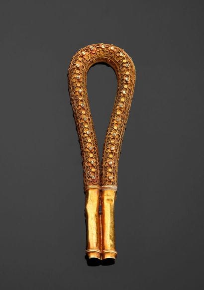 Brooch in 750 thousandths yellow gold in...