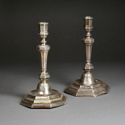 RENNES 1732 - 1738
Paire de flambeaux à pans...