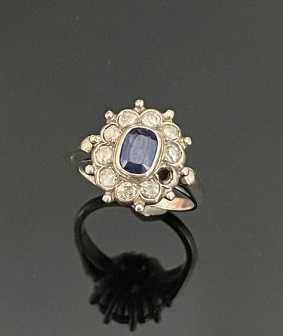18k (750 thousandths) white gold ring set...