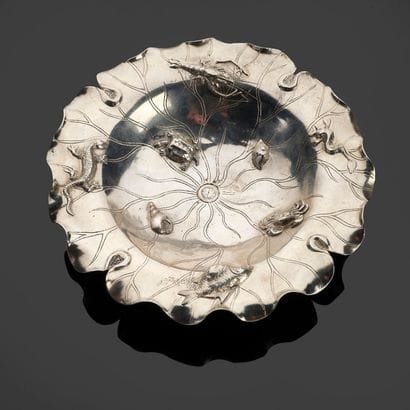 Leaf-shaped silver bowl (800 thousandths)...