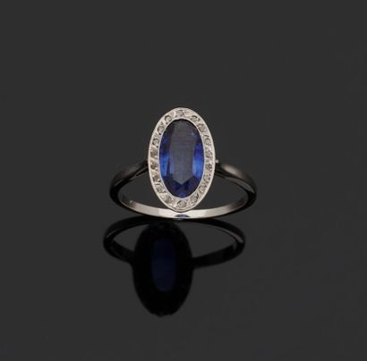 Oval ring in 750 thousandths white gold set...