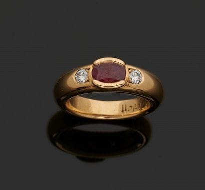 18k (750 thousandths) yellow gold ring set...