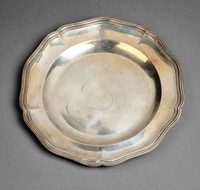 Plat de forme chantournée en argent (950...