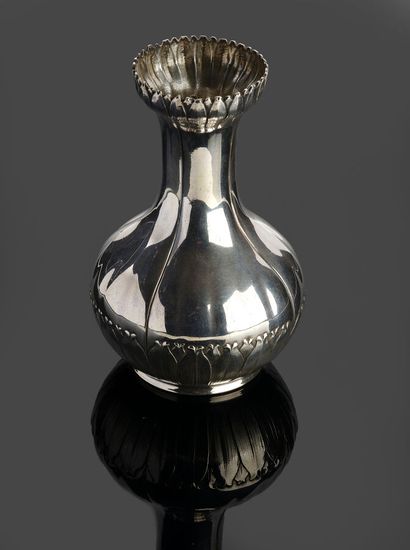 Bulbous vase in silver 925 thousandths with...