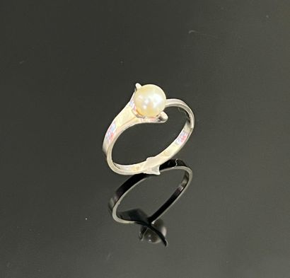 18k (750 thousandths) white gold ring set...