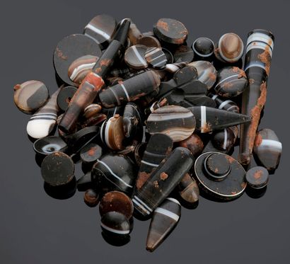 Lot of 50 agate cabochons of various shapes...
