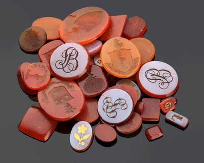 Set of approx. 20 agates and cornelians intaglio...
