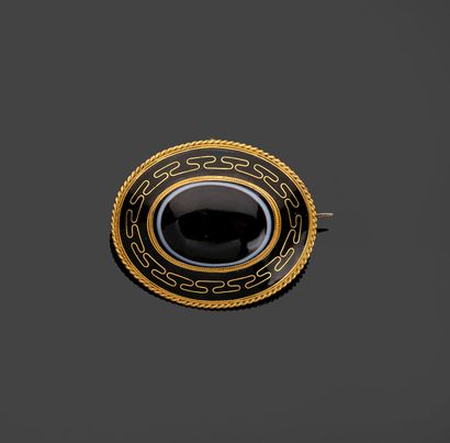 Oval reliquary brooch in 14k (585 thousandths)...