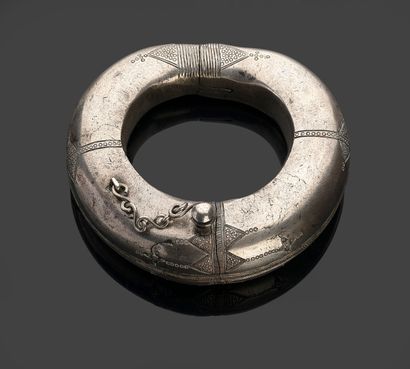 Silver bracelet engraved with stylized motifs.
North...