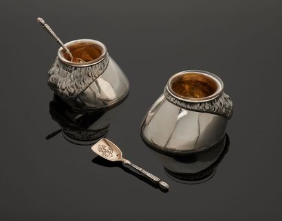 JONES Paris - Pair of English silver horseshoe-shaped...