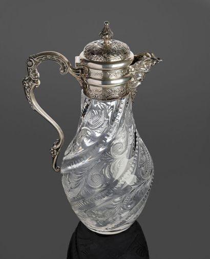 Cut crystal decanter with twisted friezes...