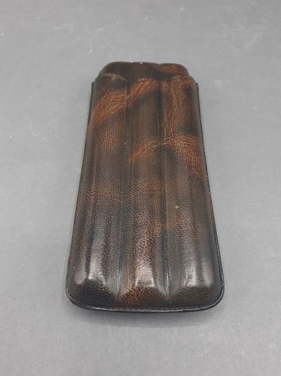 Cigar case.

Made of leather with a finely...