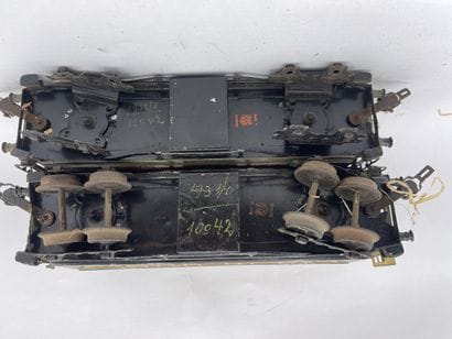 Elements of a wide-gauge electric train comprising...