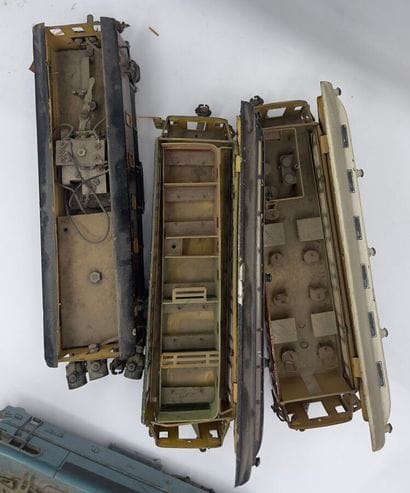 Elements of a wide-gauge electric train comprising...