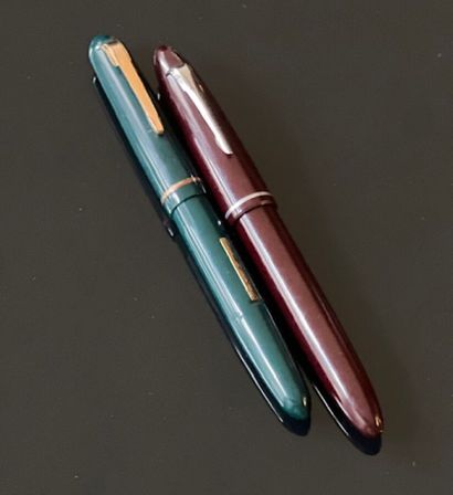 Set of two fountain pens, unsigned.
Piston...
