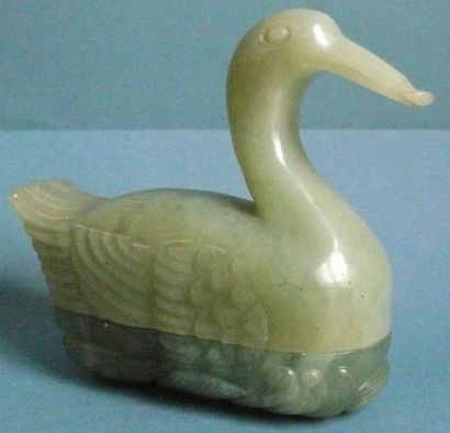 Boîte en forme de canard en jadéite. Chine,...