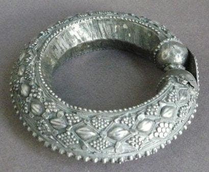 Bracelet en métal. Inde, XXe siècle. D: 11.5...