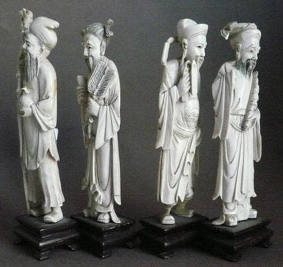 Quatre statuettes en ivoire. Chine, XXe siècle....