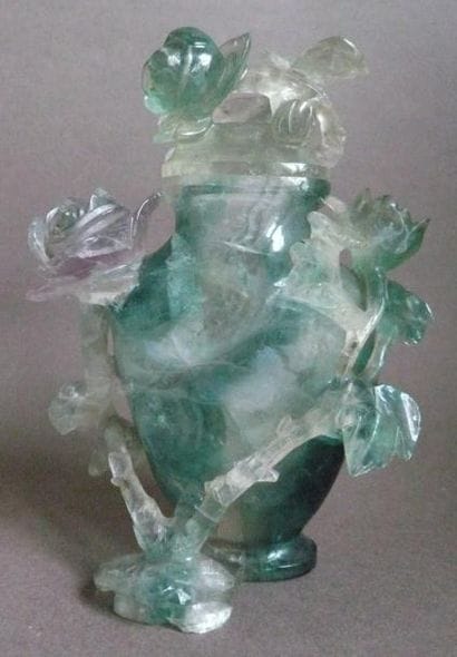 Brûle-parfum en fluorite verte à décor floral....