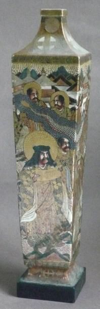 Vase en faïence de Satsuma. Japon, début...