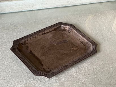 Rectangular tray with truncated angles in...