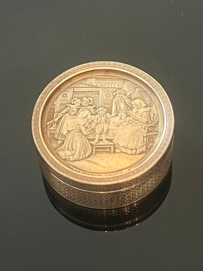 Circular pill box in silver and gilt metal....